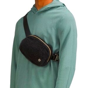 LULULEMON ATHLETICA Unisex Black Everywhere Fleece Belt Bag Fanny Pack NWT
